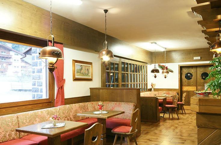 Hotel Bernard Pozza di Fassa Eksteriør billede