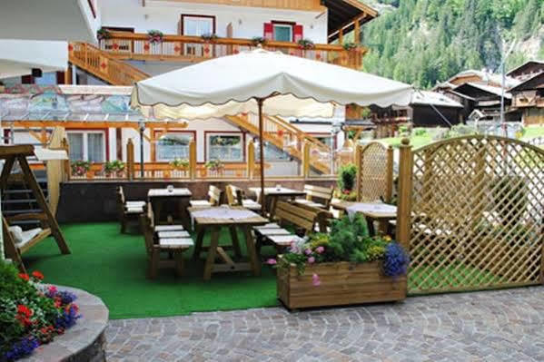 Hotel Bernard Pozza di Fassa Eksteriør billede